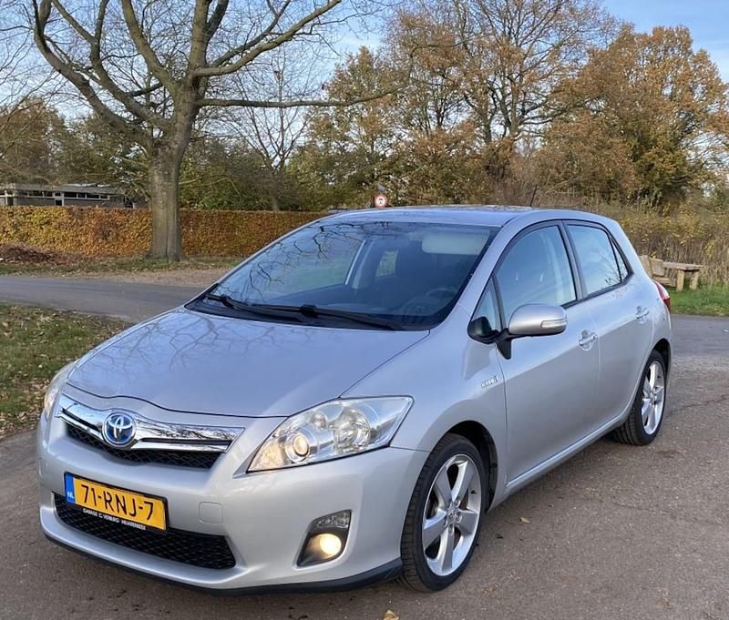 Grijs (metallic) Gebruikt 2010 Toyota Auris Hybrid Hatchback | € 6.850 (Goede deal) - Afbeelding 1/4