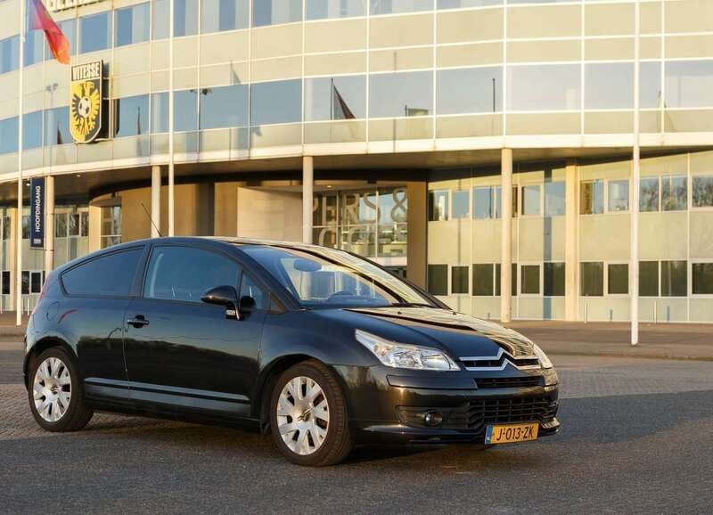 Zwart Gebruikt 2005 Citroën C4 Coupé | € 2.950 (Eerlijke prijs) - Afbeelding 1/4