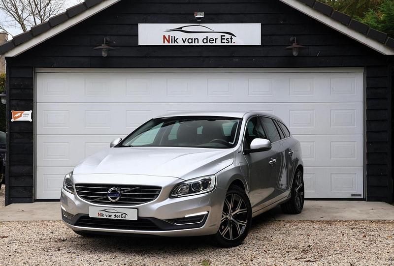 Grijs Gebruikt 2015 Volvo V60 Summum Stationwagen | € 10.950 (Eerlijke prijs) - Afbeelding 1/4