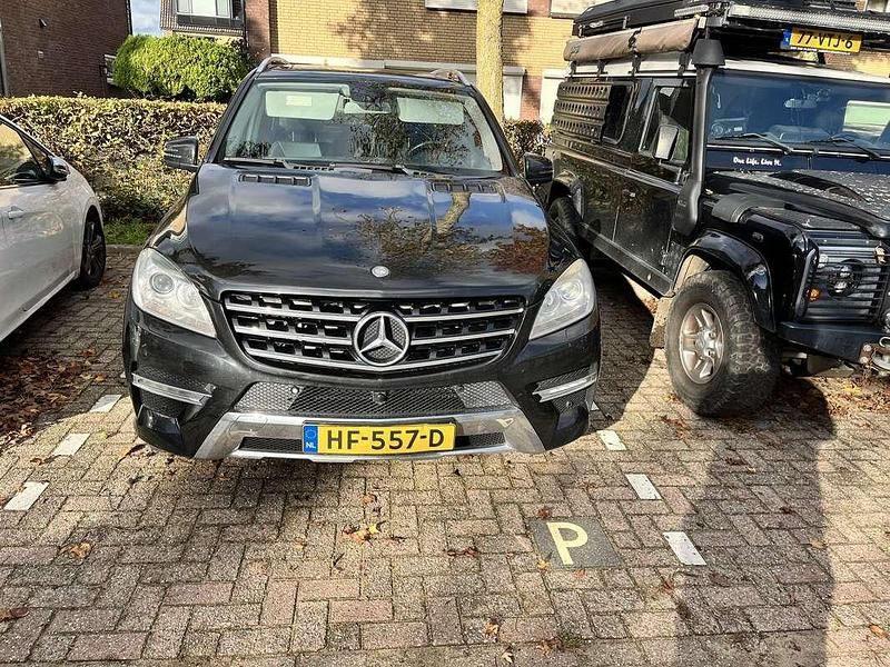 Zwart Gebruikt 2012 Mercedes ML350 SUV | € 21.780 (Goede deal) - Afbeelding 1/4