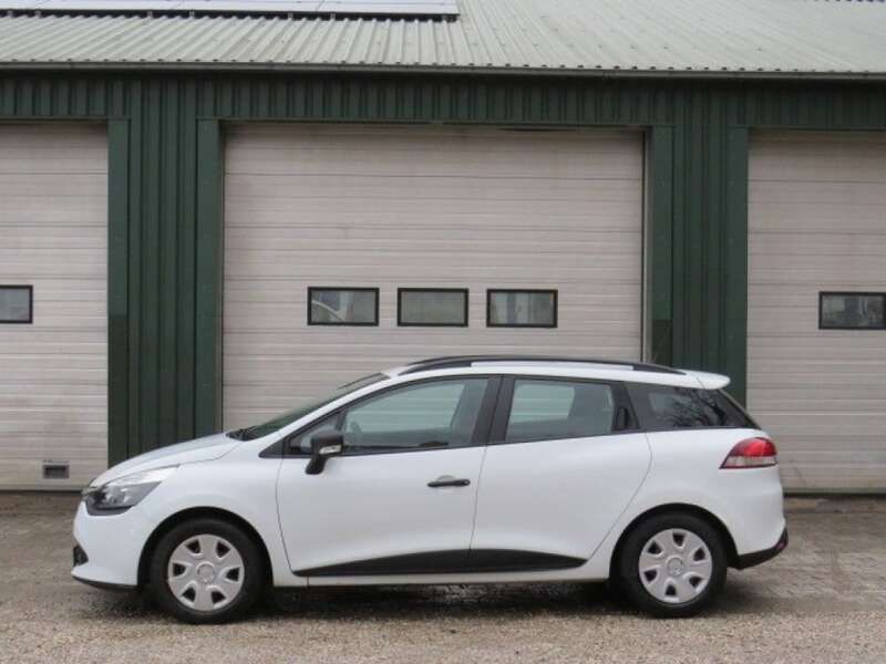 Wit, andere lak Gebruikt 2015 Renault Clio GrandTour Authentique Stationwagen | € 4.250 (Goede deal) - Afbeelding 1/4