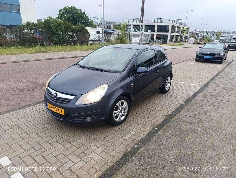 Blauw Gebruikt 2011 Opel Corsa Selection Sedan | € 1.500 (Eerlijke prijs) - Afbeelding 1/4