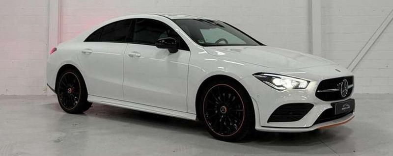 Wit Occasion 2020 Mercedes CLA180 Premium Sedan | € 35.000 - Afbeelding 1/4