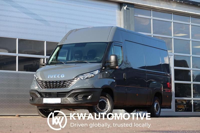 Grijs Gebruikt 2021 Iveco Daily Van | € 28.795 (Super prijs) - Afbeelding 1/3