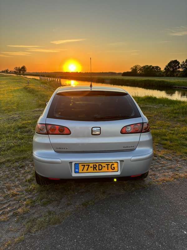 Grijs Gebruikt 2005 Seat Ibiza Sport Hatchback | € 2.000 (Iets duurder) - Afbeelding 1/4