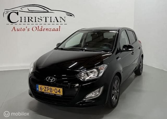 Zwart Occasion 2015 Hyundai i20 GO! Hatchback | € 7.749 (Eerlijke prijs) - Afbeelding 1/4