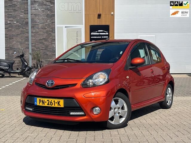 Bruin Gebruikt 2012 Toyota Aygo Hatchback | € 3.199 (Eerlijke prijs) - Afbeelding 1/4