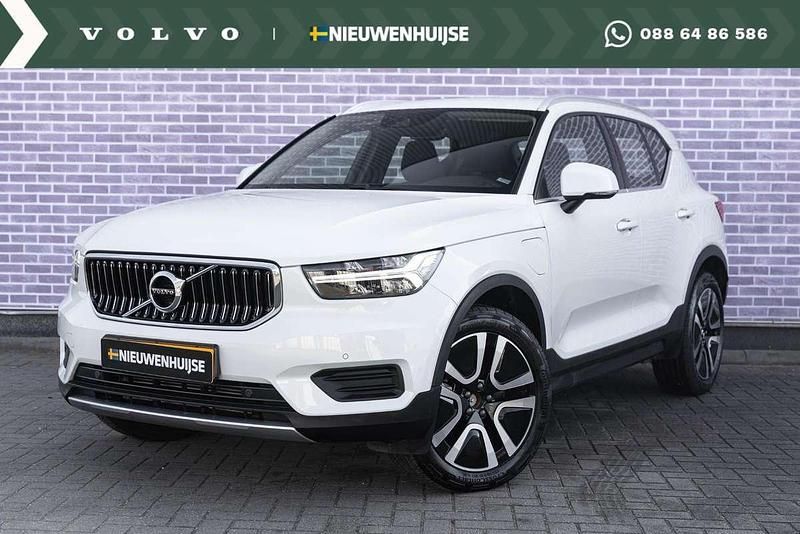 Wit, metallic lak Gebruikt 2022 Volvo XC40 Inscription SUV | € 33.899 (Super prijs) - Afbeelding 1/3