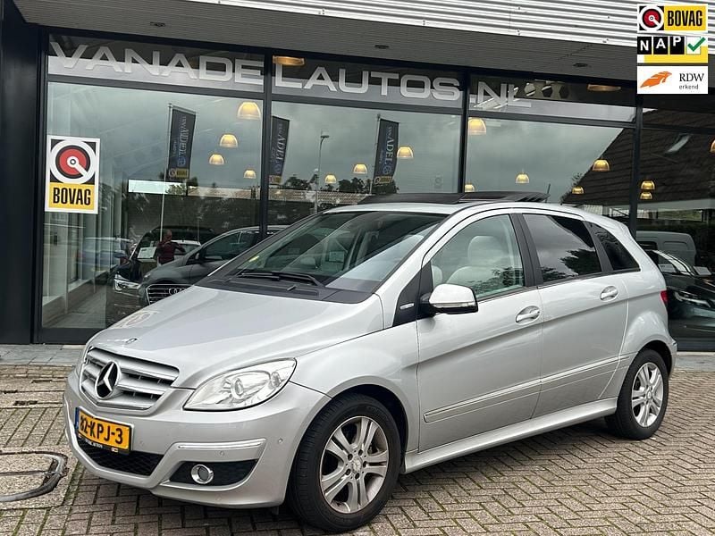 Grijs Gebruikt 2010 Mercedes B180 MPV | € 5.749 (Eerlijke prijs) - Afbeelding 1/4