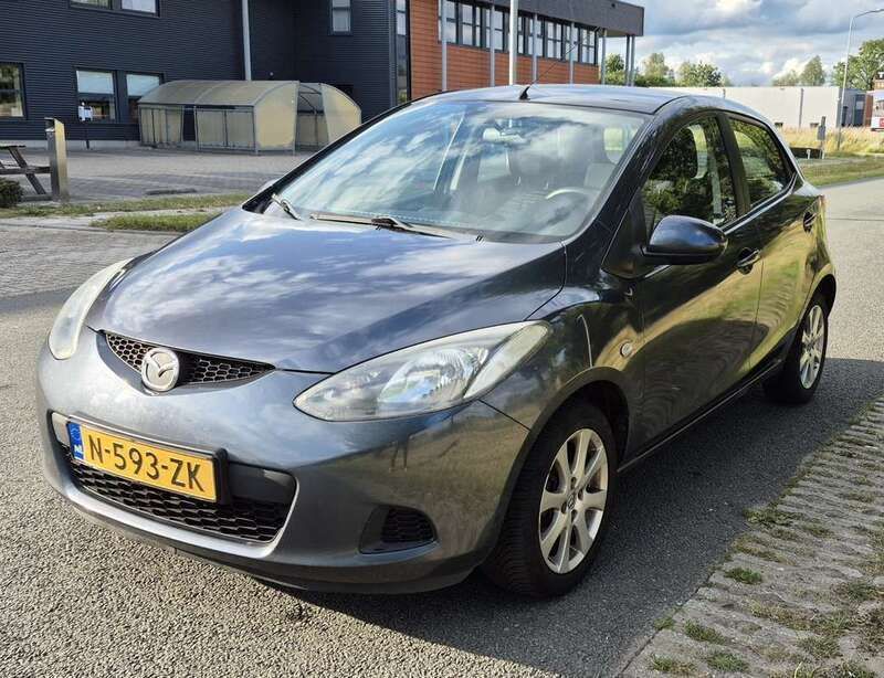 Grijs Gebruikt 2009 Mazda 2 Exclusive Hatchback | € 3.300 (Eerlijke prijs) - Afbeelding 1/4