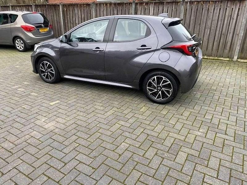 Occasion Toyota Yaris Hybrid 116 PK (85 kW) 2021 Grijs Hatchback