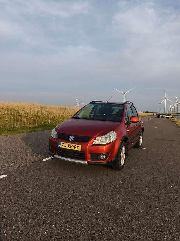 Rood Gebruikt 2007 Suzuki SX4 Exclusive Hatchback | € 3.600 (Eerlijke prijs) - Afbeelding 1/4