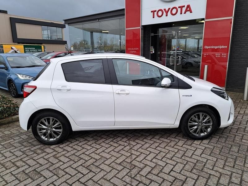 Occasion Toyota Yaris Hybrid 101 PK (74 kW) 2020 Wit Hatchback