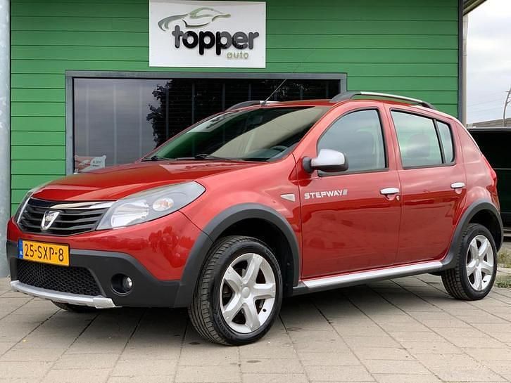 Rood Occasion 2012 Dacia Sandero Stepway Hatchback | € 4.445 (Eerlijke prijs) - Afbeelding 1/4