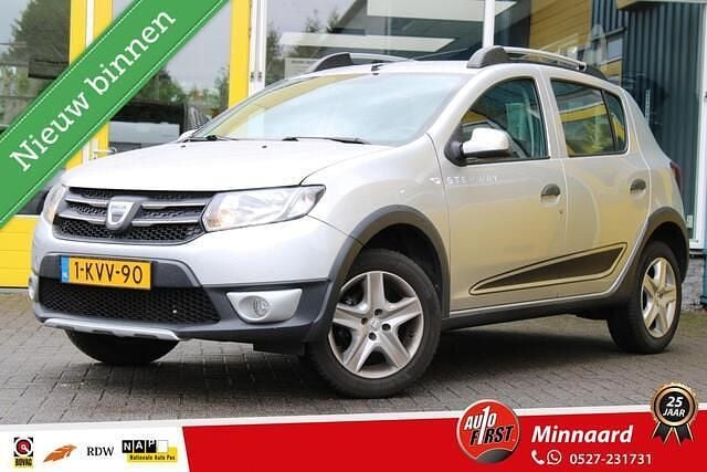Grijs Gebruikt 2013 Dacia Sandero Lauréate Hatchback | € 3.900 (Eerlijke prijs) - Afbeelding 1/4