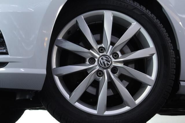 Occasion VW Golf VII Highline 131 PK (96 kW) 2019 Wit, metallic lak Stationwagen