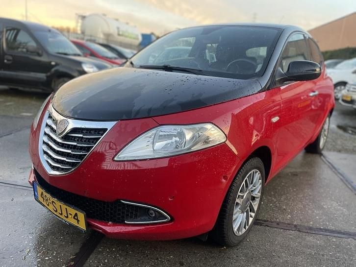Rood Gebruikt 2011 Lancia Ypsilon Platinum Hatchback | € 4.150 (Eerlijke prijs) - Afbeelding 1/4