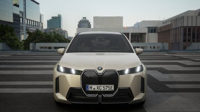 Nieuw BMW iX M Sport 400 kW (544 PK) 2025 Dune grey SUV