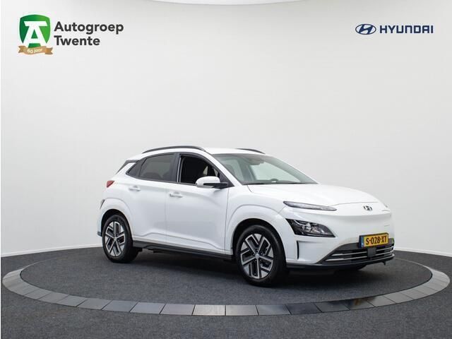 Serenity white (wit metallic) Gebruikt 2023 Hyundai Kona SUV | € 28.950 (Iets duurder) - Afbeelding 1/4