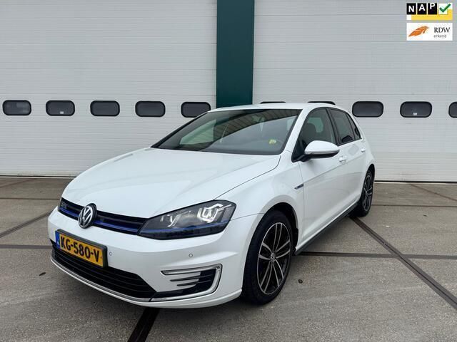 Wit, metallic lak Gebruikt 2016 VW Golf VII GTE Hatchback | € 15.925 (Eerlijke prijs) - Afbeelding 1/4