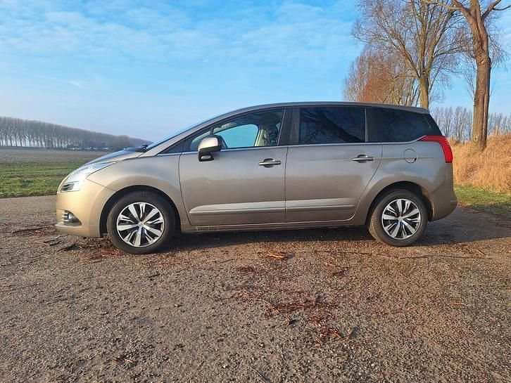 Occasion 2013 Peugeot 5008 MPV | € 3.750 (Eerlijke prijs) - Afbeelding 1/4