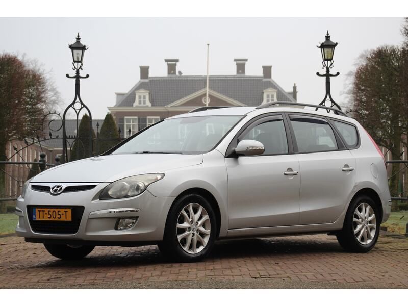 Grijs Gebruikt 2011 Hyundai i30 Stationwagen | € 7.900 (Duur) - Afbeelding 1/4