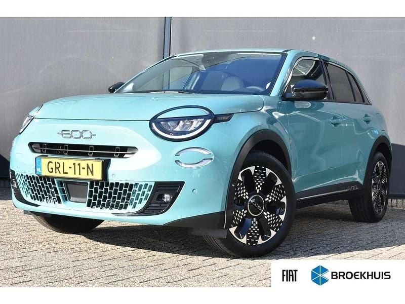 Blauw, metallic lak Gebruikt 2024 Fiat 600 La Prima SUV | € 26.900 (Eerlijke prijs) - Afbeelding 1/4