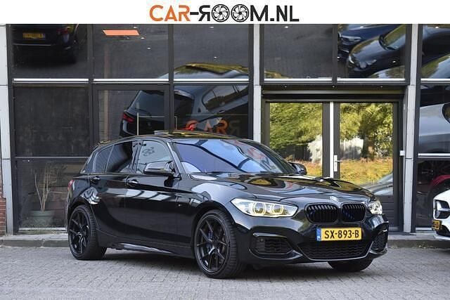 Zwart Gebruikt 2018 BMW M140 Executive Hatchback | € 33.950 (Eerlijke prijs) - Afbeelding 1/4