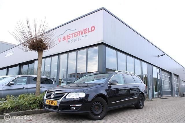 Zwart (metallic) Occasion 2008 VW Passat Stationwagen | € 1.500 (Goede deal) - Afbeelding 1/4