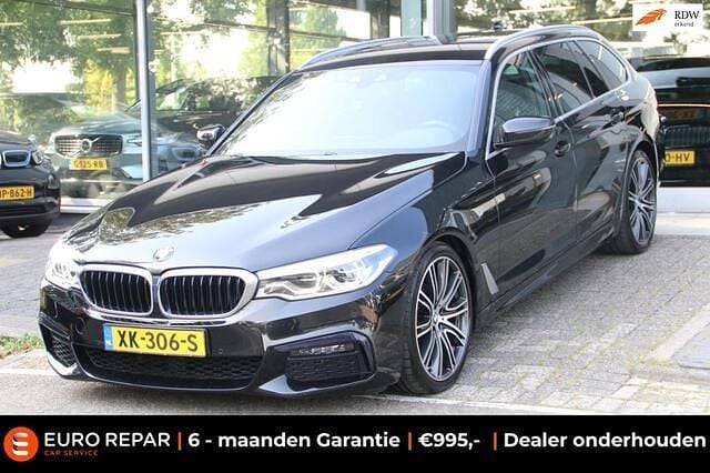 Zwart Gebruikt 2019 BMW 520 Executive Stationwagen | € 24.995 (Super prijs) - Afbeelding 1/4