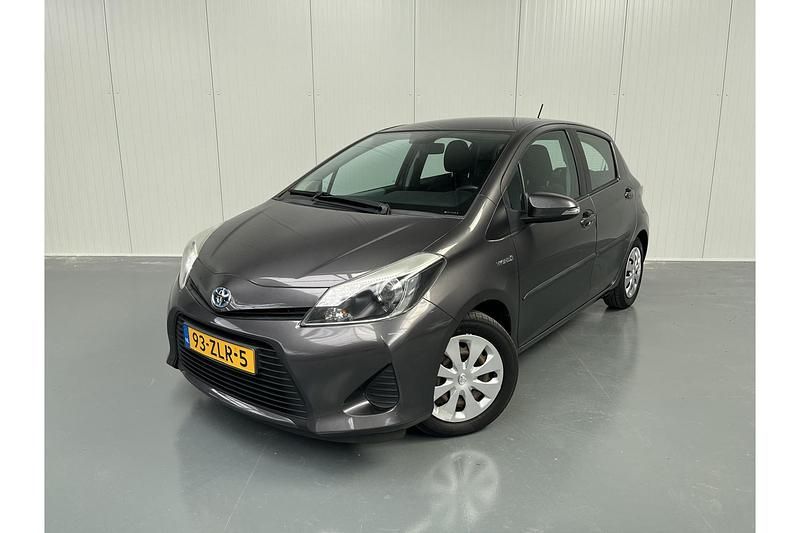 Grijs Gebruikt 2013 Toyota Yaris Hybrid Hatchback | € 11.799 (Duur) - Afbeelding 1/1