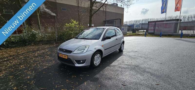 Occasion Ford Fiesta Celebration 69 PK (50 kW) 2003 Grijs, metallic lak Hatchback