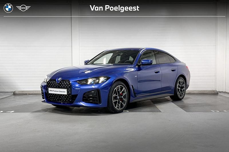 Portimao blau (donker blauw) Gebruikt 2024 BMW 420 M Sport Coupé | € 60.900 (Duur) - Afbeelding 1/4