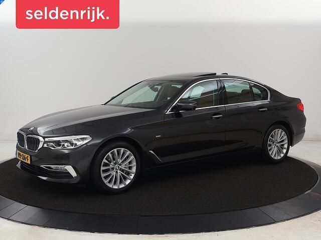 Grijs Gebruikt 2017 BMW 540 Executive Sedan | € 38.900 (Eerlijke prijs) - Afbeelding 1/4