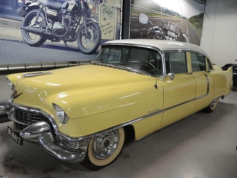 Geel Occasion 1955 Cadillac Deville Sedan | € 45.000 - Afbeelding 1/4