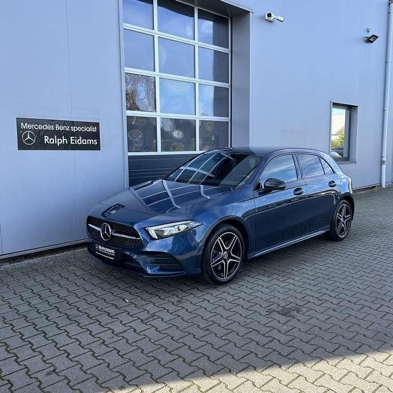 Blauw Gebruikt 2022 Mercedes A250 Business Hatchback | € 31.450 (Eerlijke prijs) - Afbeelding 1/4