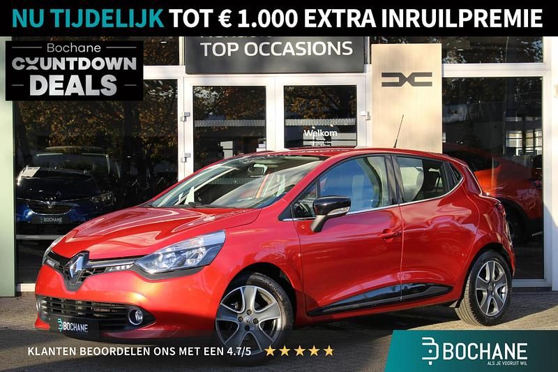 Rood Gebruikt 2015 Renault Clio IV Dynamique Hatchback | € 9.445 (Eerlijke prijs) - Afbeelding 1/4