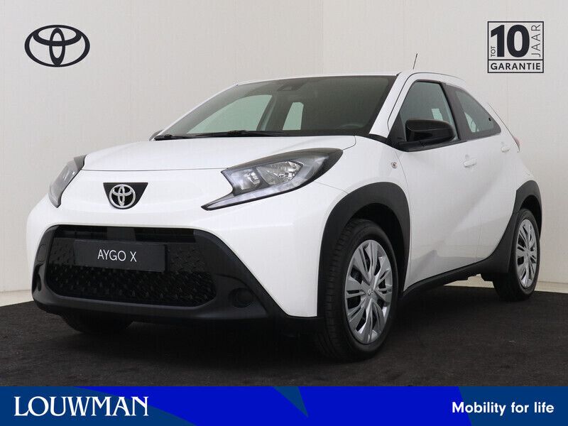 Wit Gebruikt 2024 Toyota Aygo Play Hatchback | € 20.950 (Eerlijke prijs) - Afbeelding 1/3