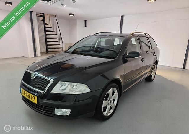 Zwart Gebruikt 2008 Skoda Octavia Business Line Stationwagen | € 2.850 (Eerlijke prijs) - Afbeelding 1/4