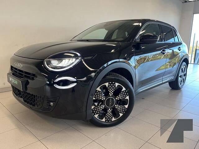 Zwart Gebruikt 2023 Fiat 600 La Prima Stationwagen | € 22.950 (Eerlijke prijs) - Afbeelding 1/4