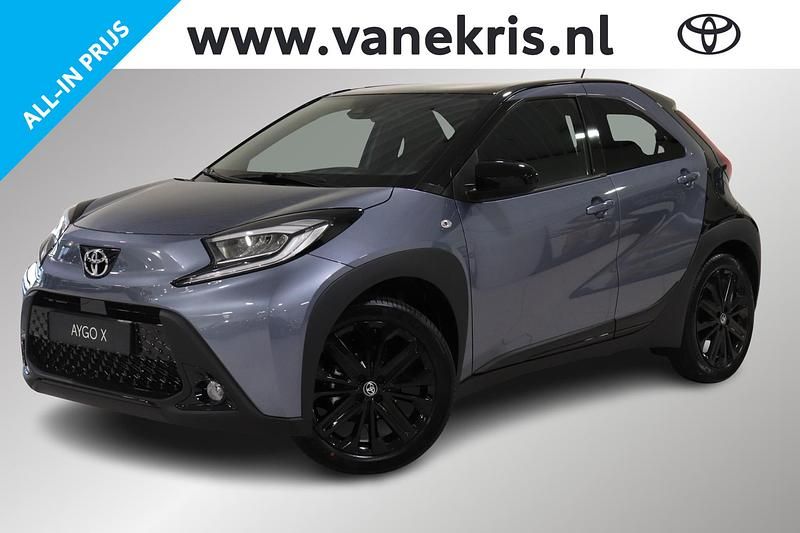 Grijs Nieuw 2025 Toyota Aygo X Design SUV | € 23.330 - Afbeelding 1/3