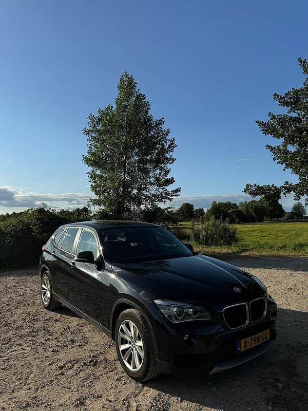 Zwart Gebruikt 2012 BMW X1 SUV | € 10.500 (Goede deal) - Afbeelding 1/4