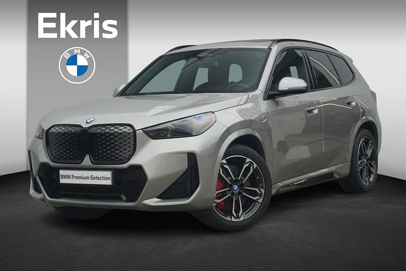 Spacesilber metallic (grijs metallic) Gebruikt 2025 BMW iX1 Comfort Edition SUV | € 46.900 - Afbeelding 1/4