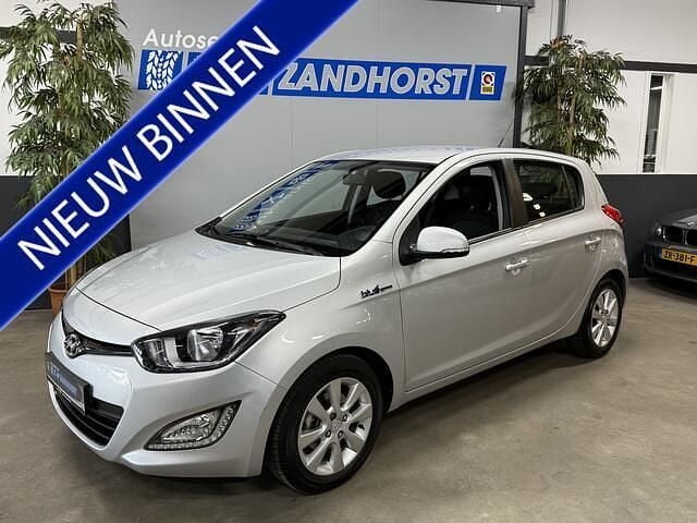 Grijs Gebruikt 2012 Hyundai i20 Hatchback | € 7.495 (Eerlijke prijs) - Afbeelding 1/4