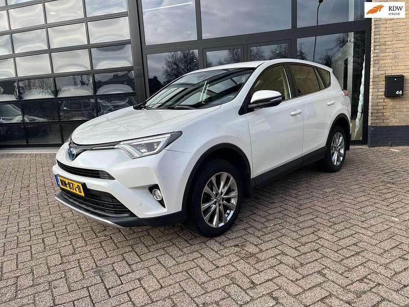 Wit (metallic) Occasion 2016 Toyota RAV4 Hybrid SUV | € 15.950 (Eerlijke prijs) - Afbeelding 1/4