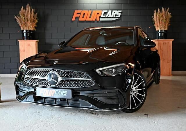 Zwart, metallic lak Occasion 2021 Mercedes C200 AMG line Stationwagen | € 42.250 (Duur) - Afbeelding 1/4
