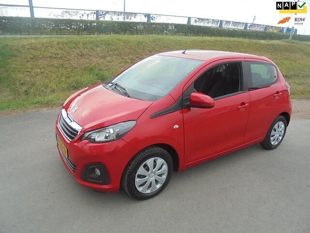Rood Gebruikt 2020 Peugeot 108 Active Hatchback | € 8.250 (Eerlijke prijs) - Afbeelding 1/4