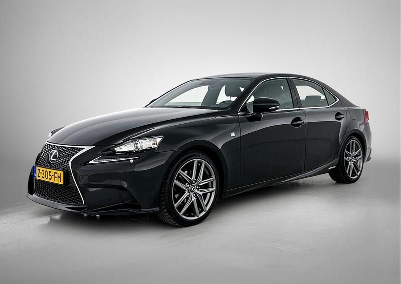 Zwart Occasion 2015 Lexus IS300h Sport Line Sedan | € 22.950 (Eerlijke prijs) - Afbeelding 1/4