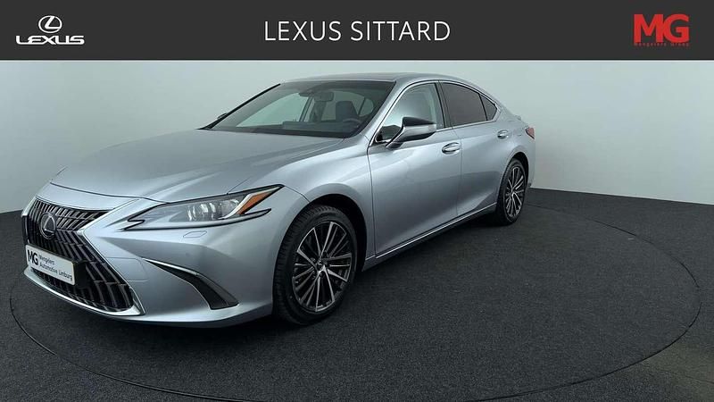Grijs Gebruikt 2025 Lexus ES300 Sedan | € 59.950 (Goede deal) - Afbeelding 1/4