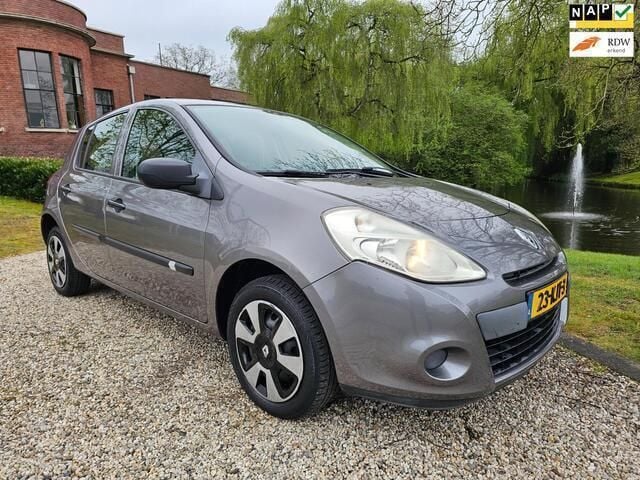 Grijs Gebruikt 2010 Renault Clio R.S. Hatchback | € 4.999 (Eerlijke prijs) - Afbeelding 1/4